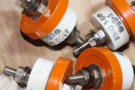 真空開關(guān)管的氣密絕緣系統(tǒng)、屏蔽系統(tǒng)以及導(dǎo)電系統(tǒng)