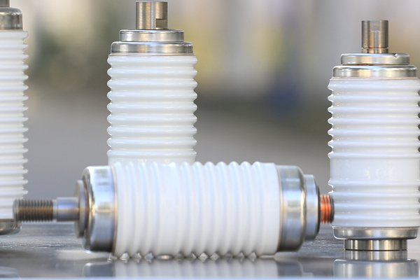 怎樣解決真空滅弧室的漏氣問(wèn)題？